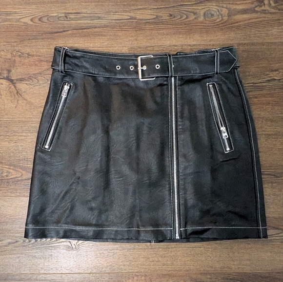 Topshop Black Faux Leather Mini Skirt - Picture 3 of 8